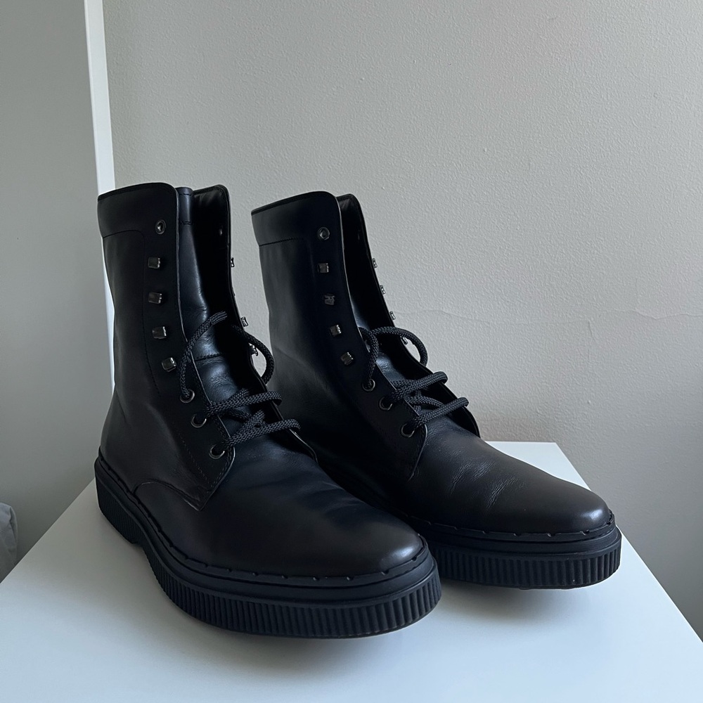 Tod’s leather boots for men